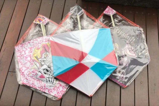 Pct c/10 unds de Pipa Bicudo 60cm Médio Plástico c/rabiola